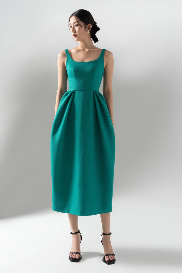 SLEEVELESS SHEATH DRESS IN GREEN